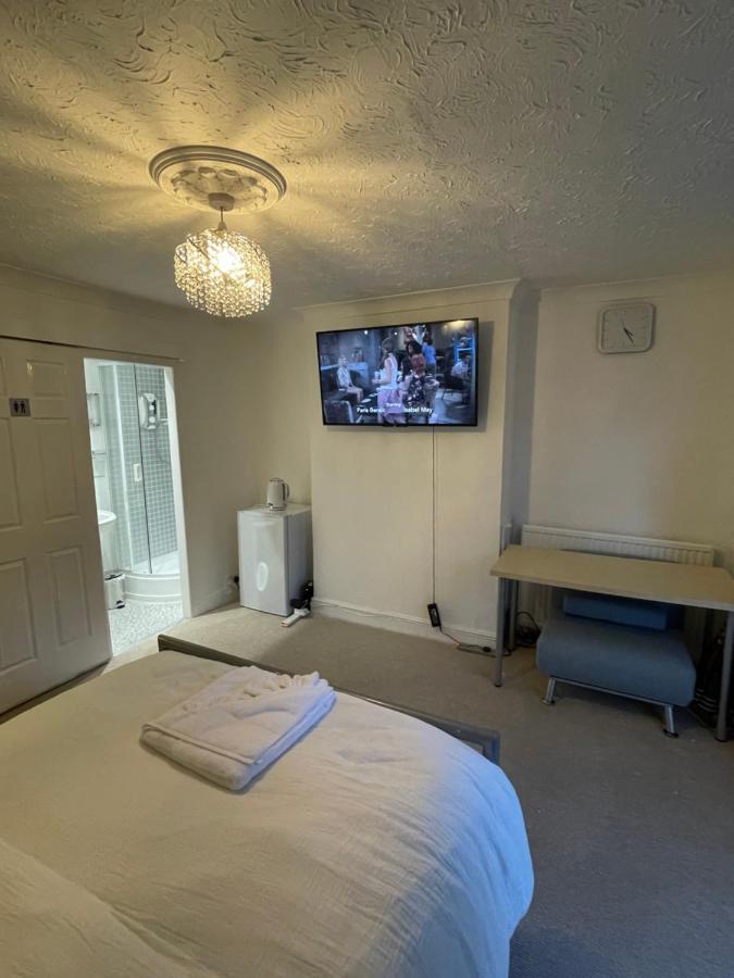 Alder En-Suites Self-Catering With Private Shower 1 南安普敦 外观 照片