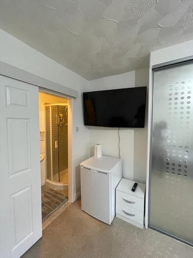 Alder En-Suites Self-Catering With Private Shower 1 南安普敦 外观 照片